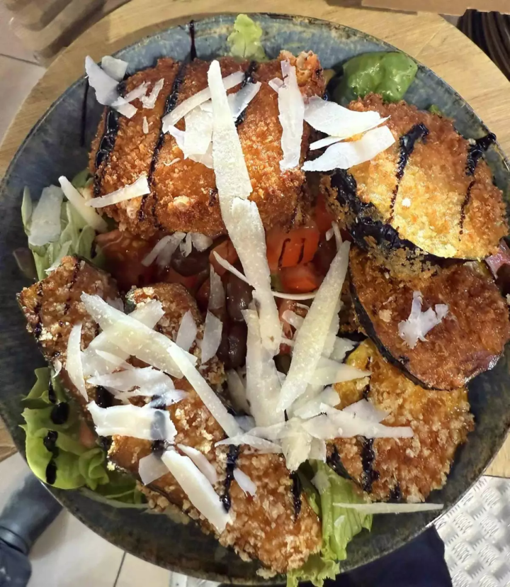 Des recettes locales revisitées avec passion et savoir-faire